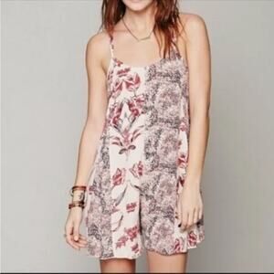 Free People Floral Spaghetti Strap Romper Criss Cross Tie Up Details Flowy QQ11